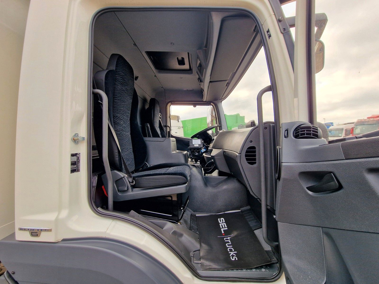 Refrigerator truck Mercedes-Benz Atego 1530 / Ladebordwand / Frigoblock FK25L: picture 18
