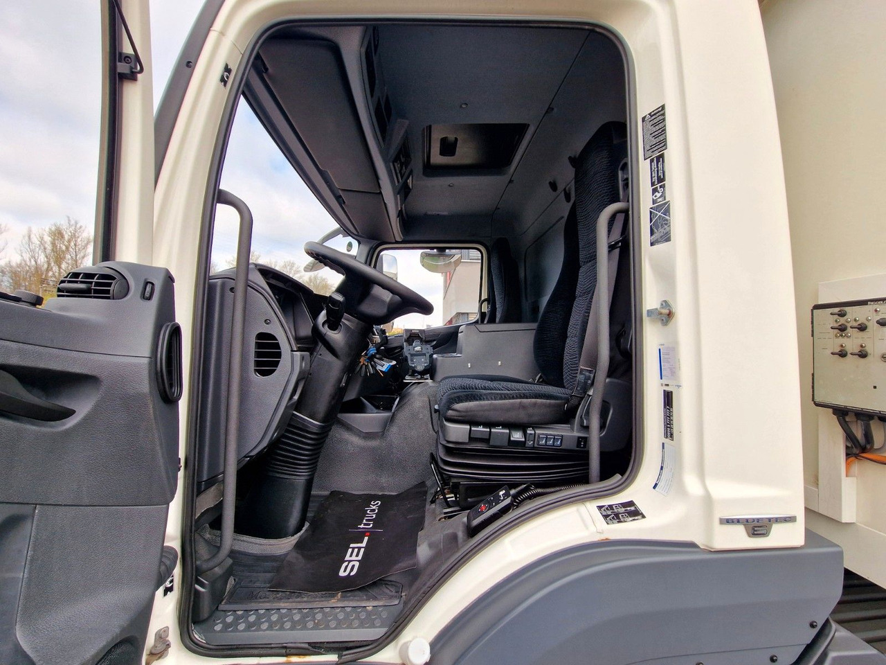 Refrigerator truck Mercedes-Benz Atego 1530 / Ladebordwand / Frigoblock FK25L: picture 16