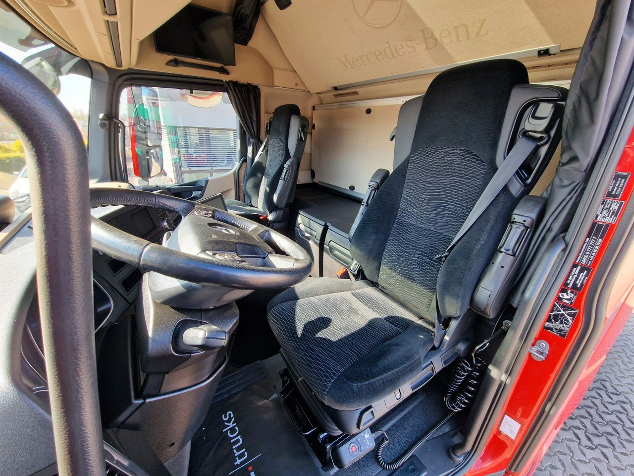 Tractor unit Mercedes-Benz Actros 1845 / Retarder / Standklima / Xenon: picture 17