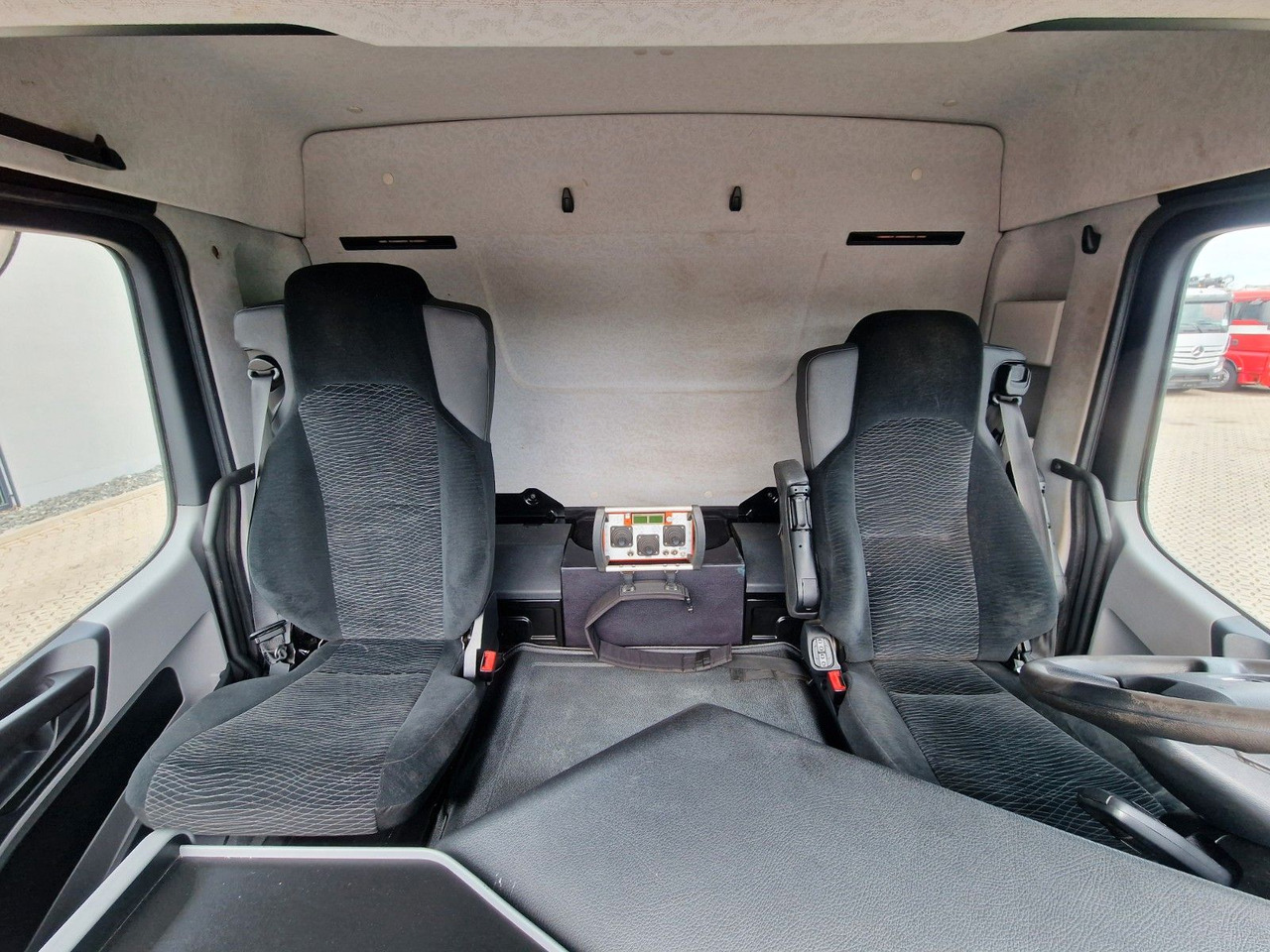 Tractor unit Mercedes-Benz Antos 1843 / Atlas 172.3E-A4 / KRAN: picture 20 Tractor unit Mercedes-Benz Antos 1843 / Atlas 172.3E-A4 / KRAN: picture 20