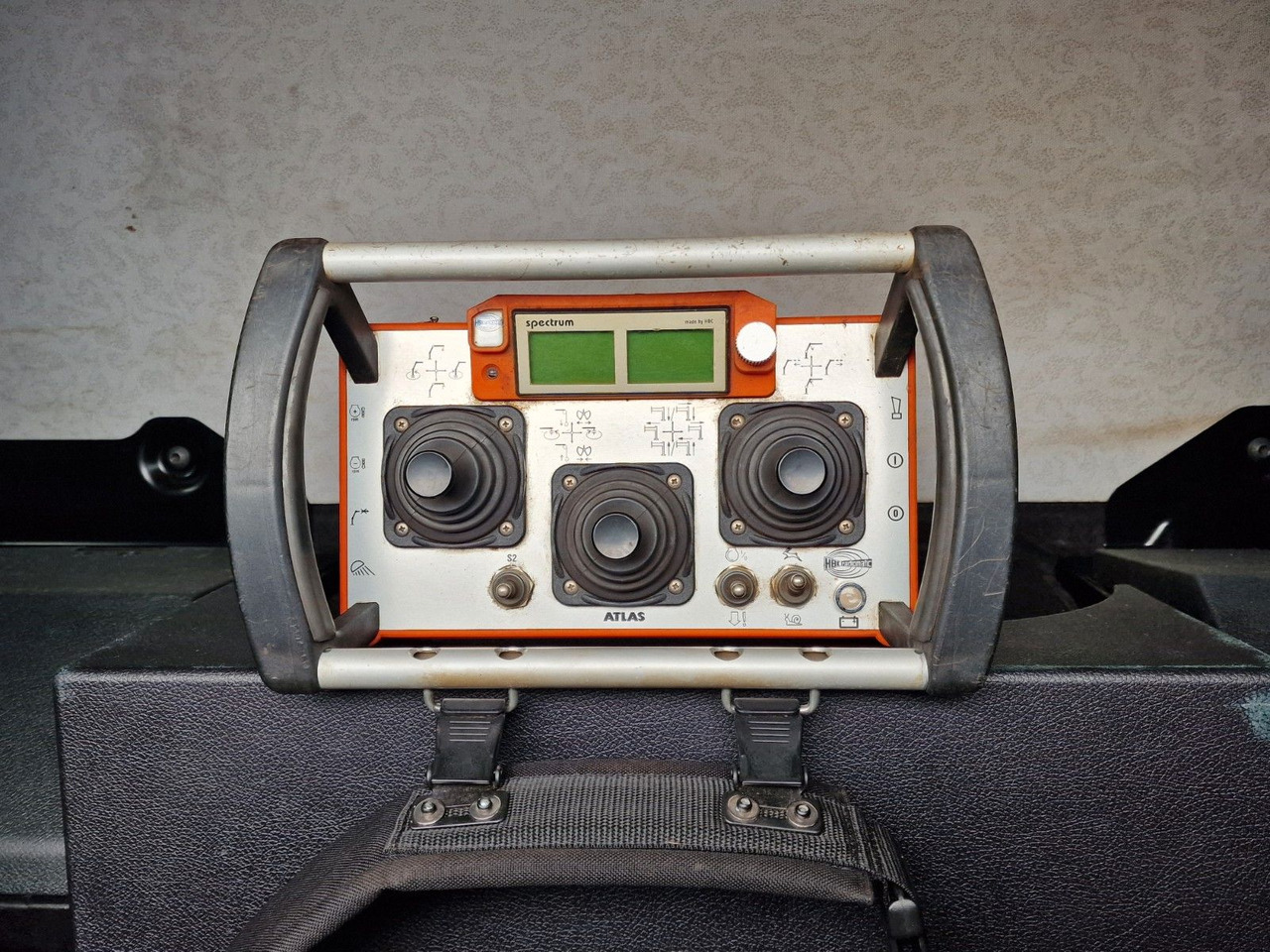 Tractor unit Mercedes-Benz Antos 1843 / Atlas 172.3E-A4 / KRAN: picture 21 Tractor unit Mercedes-Benz Antos 1843 / Atlas 172.3E-A4 / KRAN: picture 21