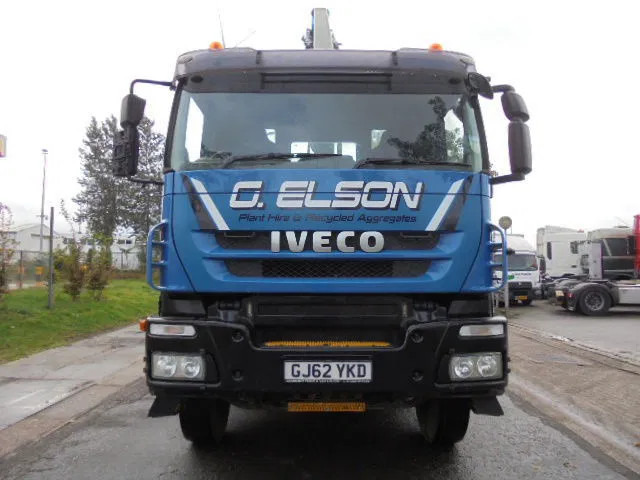 Iveco AD340T36 8X4 - Tipper, Crane truck: picture 2 Iveco AD340T36 8X4 - Tipper, Crane truck: picture 2