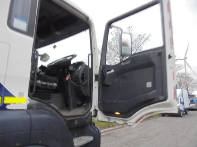 Vacuum truck MAN TGA 26.400 6X4 Manual: picture 12