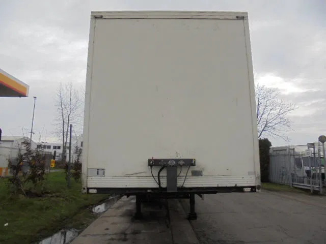 Smit ST0 1230 - Closed box semi-trailer: picture 2 Smit ST0 1230 - Closed box semi-trailer: picture 2