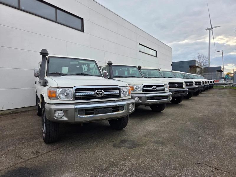 Toyota Land Cruiser HZJ76 + HZJ78L + PICKUP 4WD EXPORT OUT EU ONLY - Pickup truck: picture 1 Toyota Land Cruiser HZJ76 + HZJ78L + PICKUP 4WD EXPORT OUT EU ONLY - Pickup truck: picture 1