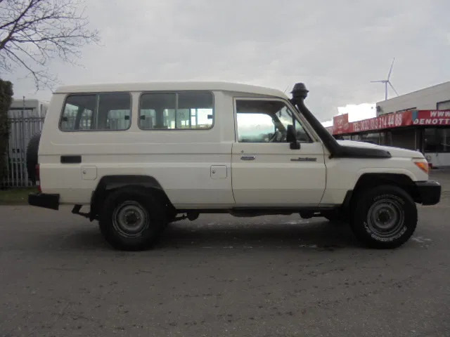 Toyota Land Cruiser HZJ78L 4WD EXPORT OUT EU ONLY - Car: picture 4 Toyota Land Cruiser HZJ78L 4WD EXPORT OUT EU ONLY - Car: picture 4