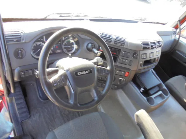 Interior photo 1: Tractor unit DAF CF 440 FT