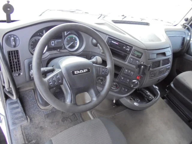 Tractor unit DAF XF 460 6X2 EUR6: picture 9