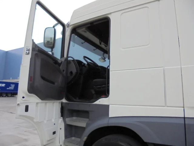 Tractor unit DAF XF 460 6X2 EUR6: picture 8