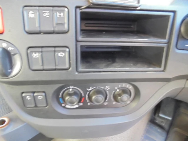 Tractor unit DAF XF 460 6X2 EUR6 RHD: picture 11