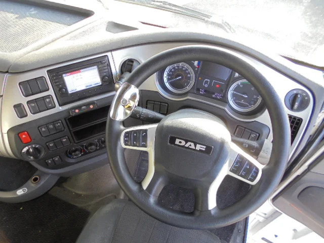 Tractor unit DAF XF 460 6X2 EUR6 RHD: picture 10
