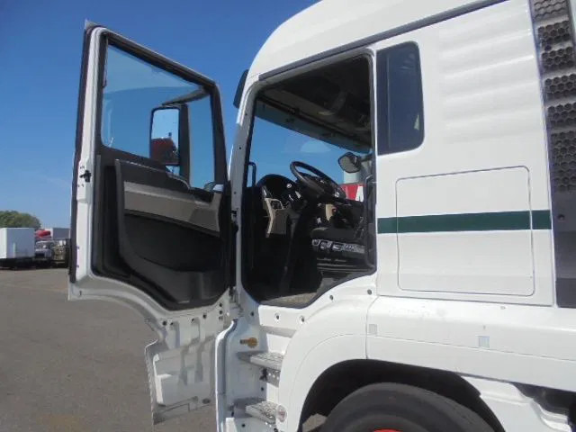 Tractor unit MAN TGS 320 LX: picture 8