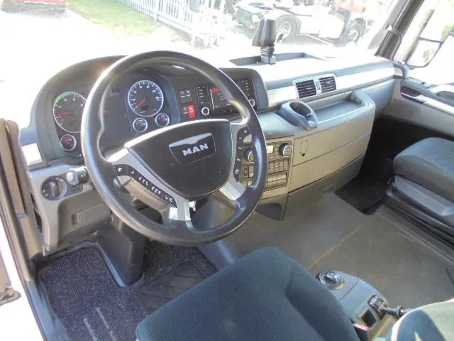 Tractor unit MAN TGX 18.400 XL: picture 10