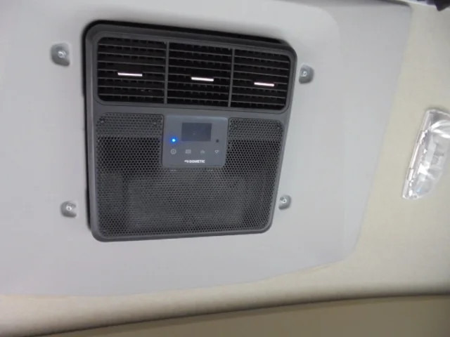 Tractor unit Mercedes-Benz Actros 1842 LS EUR6 10X: picture 18