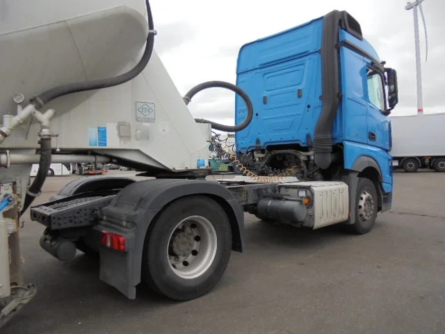 Tractor unit Mercedes-Benz Actros 1842 LS EUR6 10X: picture 7