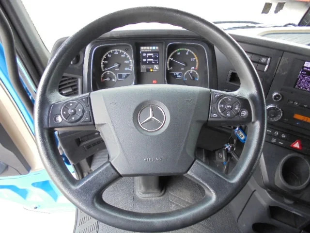 Interior photo 2: Tractor unit Mercedes-Benz Actros 1842 LS EUR6 10X
