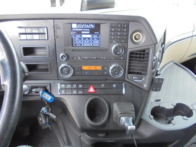 Tractor unit Mercedes-Benz Actros 1842 LS EUR6 10X: picture 12