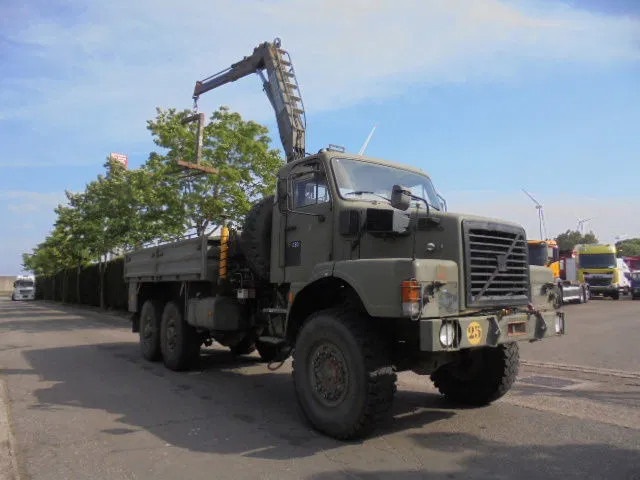 Volvo N 10 6X6 L + FASSI - Crane truck: picture 3 Volvo N 10 6X6 L + FASSI - Crane truck: picture 3
