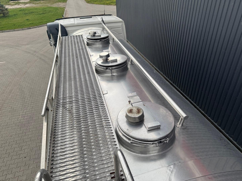 Tank truck for transportation of fuel Volvo FM9, 11000 liter: picture 16 Tank truck for transportation of fuel Volvo FM9, 11000 liter: picture 16