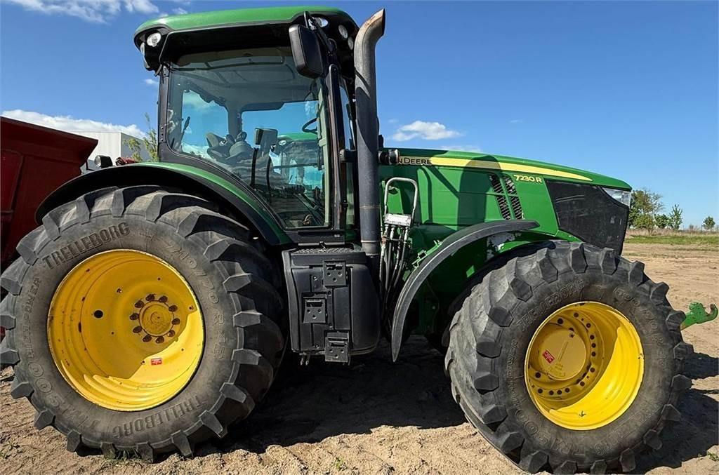 John Deere 7230R - Farm tractor: picture 2 John Deere 7230R - Farm tractor: picture 2