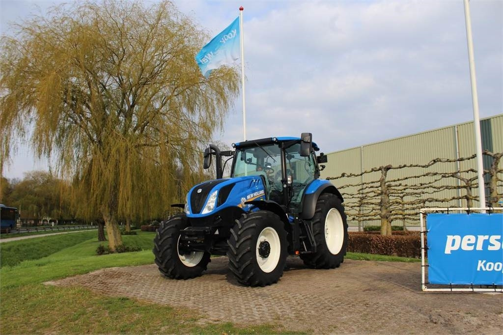 New Holland T6.155 - Farm tractor: picture 1 New Holland T6.155 - Farm tractor: picture 1