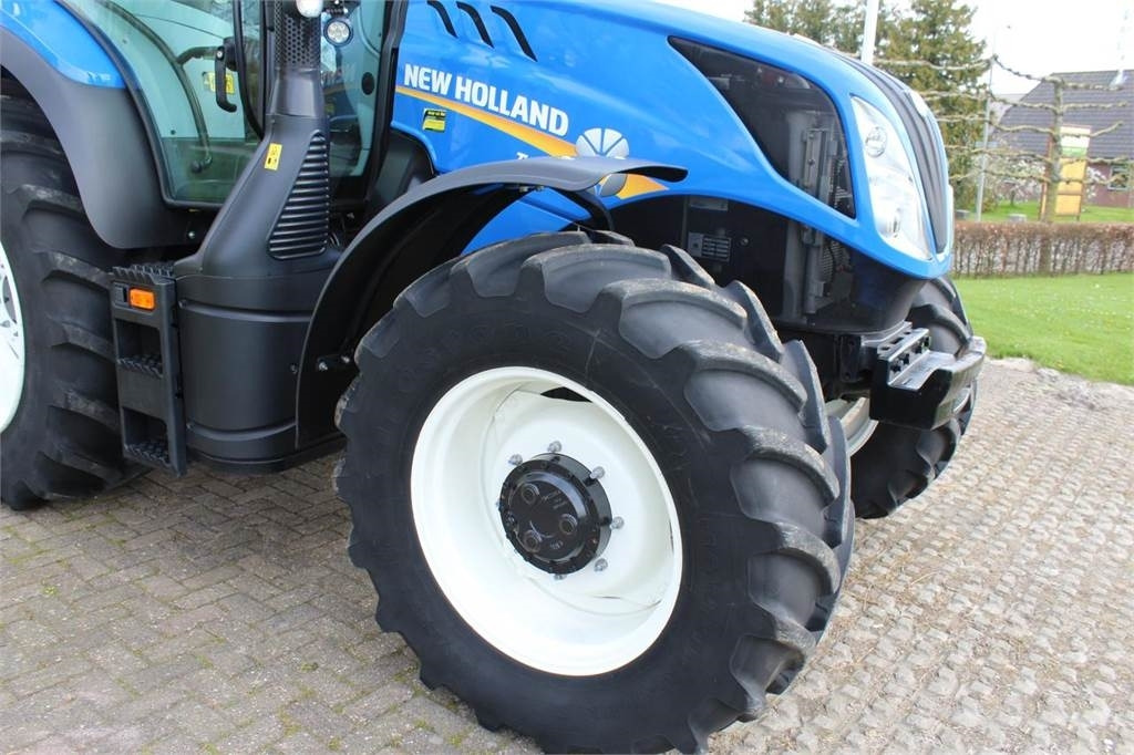 New Holland T6.155 - Farm tractor: picture 4 New Holland T6.155 - Farm tractor: picture 4