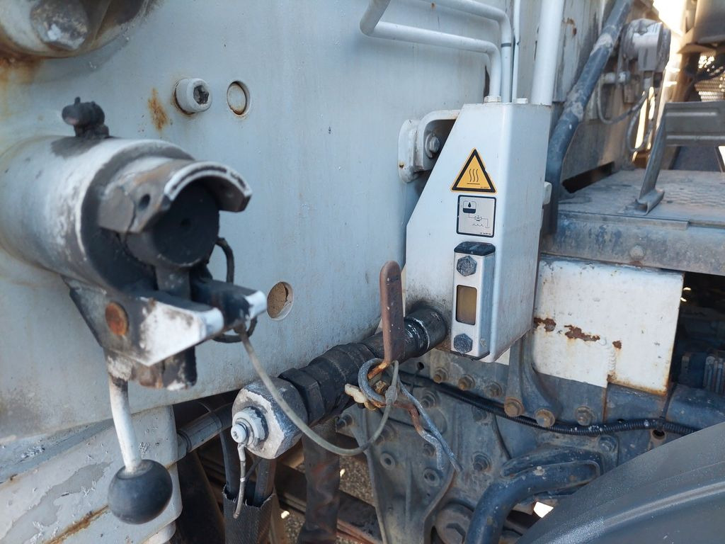 Mixer pump truck Mercedes-Benz Actros 4141 BB Putzmeister M24-3 Mercedes-Benz Actros 4141 BB Putzmeister M24-3: picture 19 Mixer pump truck Mercedes-Benz Actros 4141 BB Putzmeister M24-3 Mercedes-Benz Actros 4141 BB Putzmeister M24-3: picture 19