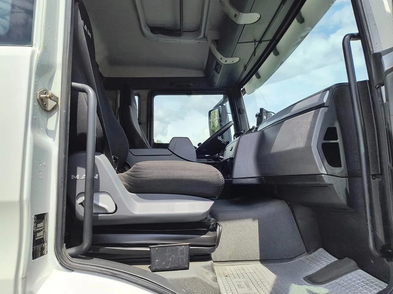 Tank truck for transportation of food MAN TGS 33.440 ECOVRAC 8X4 - RETARDER: picture 12 Tank truck for transportation of food MAN TGS 33.440 ECOVRAC 8X4 - RETARDER: picture 12