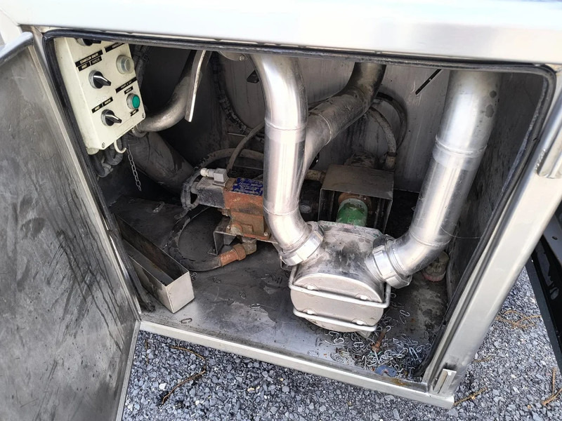 Tank truck for transportation of milk Renault Premium 370 11000L INSULATED INOX TANK - INTARDER: picture 10