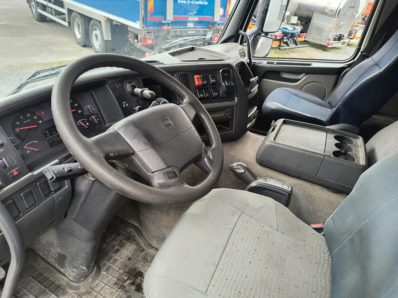 Interior photo 1: Leasing of Volvo FM 370 18000L FUEL/CARBURANT - 5 COMP Volvo FM 370 18000L FUEL/CARBURANT - 5 COMP