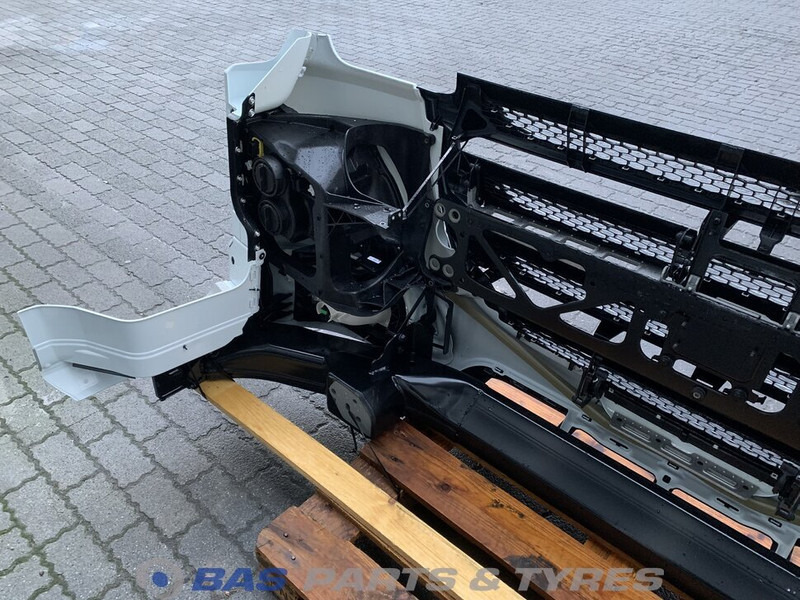 DAF CF Euro 6 Bumper DAF 1907076 - Bumper for Truck: picture 4 DAF CF Euro 6 Bumper DAF 1907076 - Bumper for Truck: picture 4