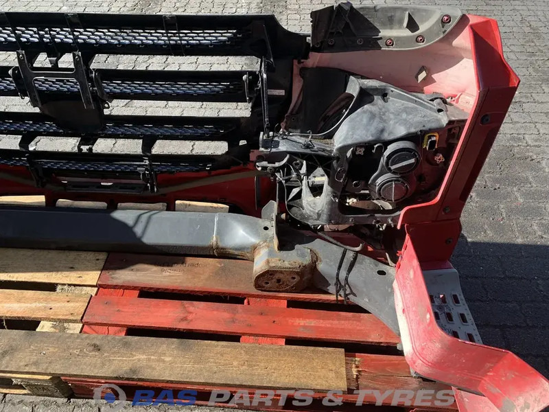 DAF XF106 Bumper DAF 2033875 - Bumper for Truck: picture 5 DAF XF106 Bumper DAF 2033875 - Bumper for Truck: picture 5