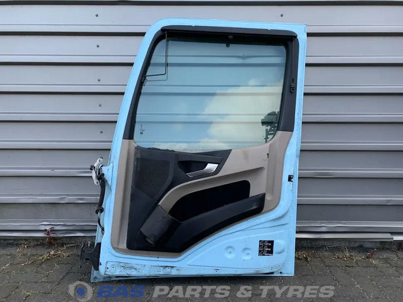 Mercedes-Benz Actros MP4 - Door and parts for Truck: picture 2 Mercedes-Benz Actros MP4 - Door and parts for Truck: picture 2