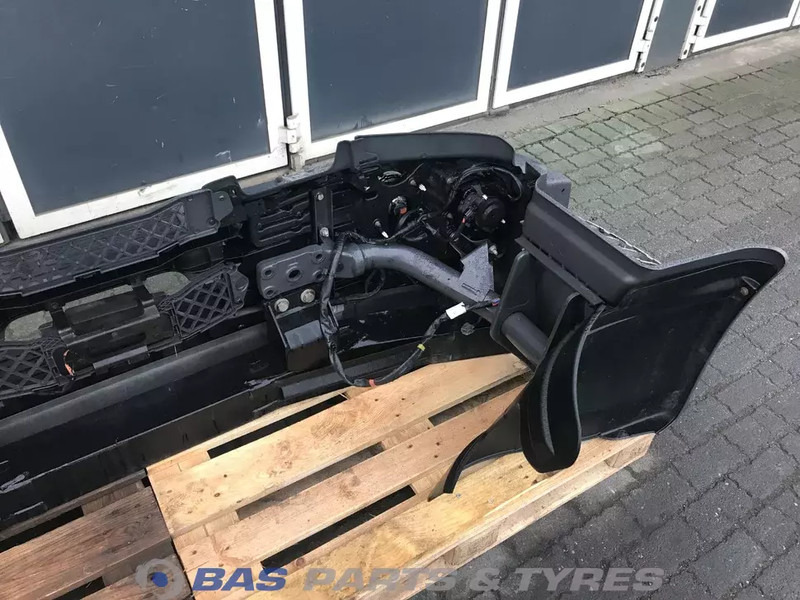 Renault D-Serie - Bumper for Truck: picture 5 Renault D-Serie - Bumper for Truck: picture 5