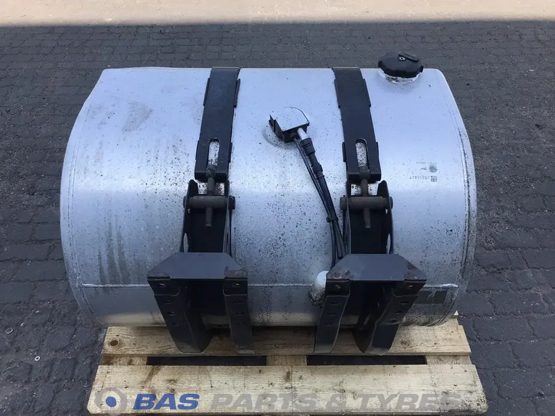 Renault - Fuel tank for Truck: picture 3 Renault - Fuel tank for Truck: picture 3