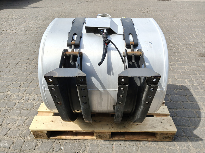 Renault - Fuel tank for Truck: picture 3 Renault - Fuel tank for Truck: picture 3