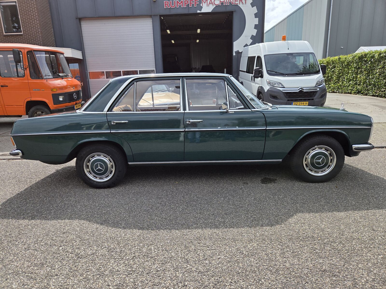 Mercedes-Benz 220 (W115) auto - Car: picture 4 Mercedes-Benz 220 (W115) auto - Car: picture 4
