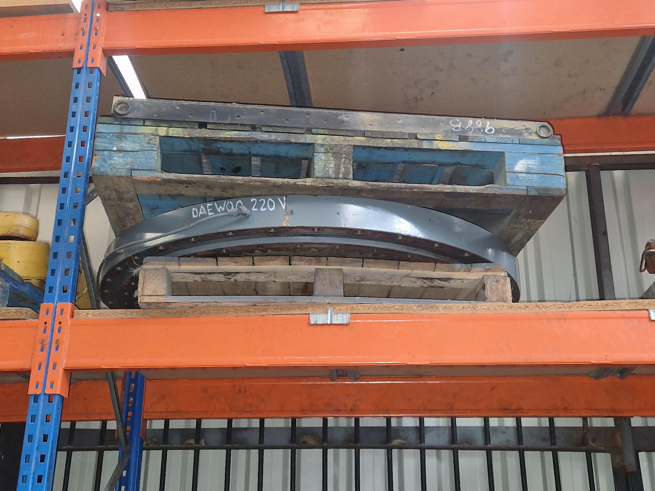 DAEWOO 220V - Slewing ring for Construction machinery: picture 2 DAEWOO 220V - Slewing ring for Construction machinery: picture 2
