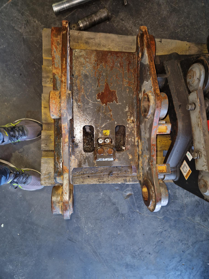 ENGANCHE RAPIDO HIDRAULICO SMT - Quick coupler for Construction machinery: picture 3 ENGANCHE RAPIDO HIDRAULICO SMT - Quick coupler for Construction machinery: picture 3