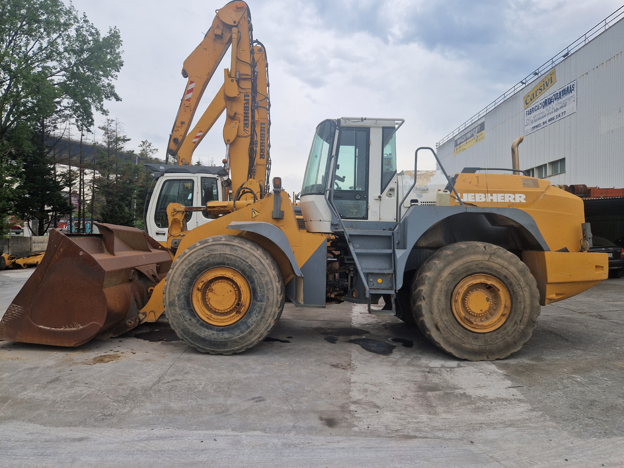 LIEBHERR L564 N/S: 4620899 (2001) - Wheel loader: picture 1 LIEBHERR L564 N/S: 4620899 (2001) - Wheel loader: picture 1
