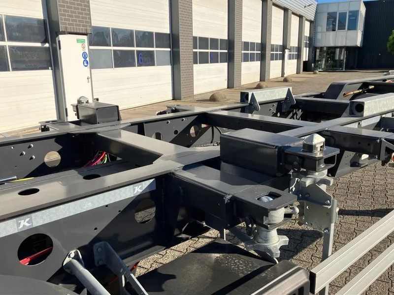 Kässbohrer SHG AVH / 45 - 12 / 27 Voor- en achterzijde uitschuifbaar -> 20"/40"/45" - Container transporter/ Swap body semi-trailer: picture 5 Kässbohrer SHG AVH / 45 - 12 / 27 Voor- en achterzijde uitschuifbaar -> 20"/40"/45" - Container transporter/ Swap body semi-trailer: picture 5