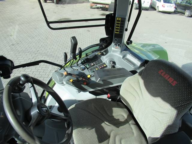 Farm tractor Claas Arion 620: picture 26