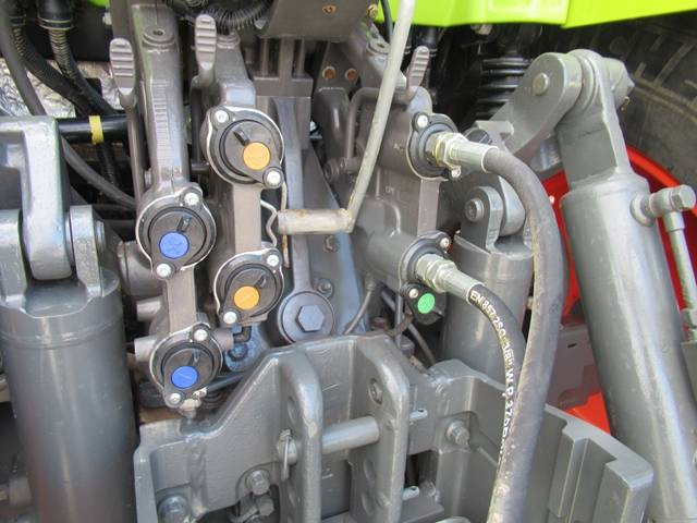 Farm tractor Claas Arion 620: picture 18