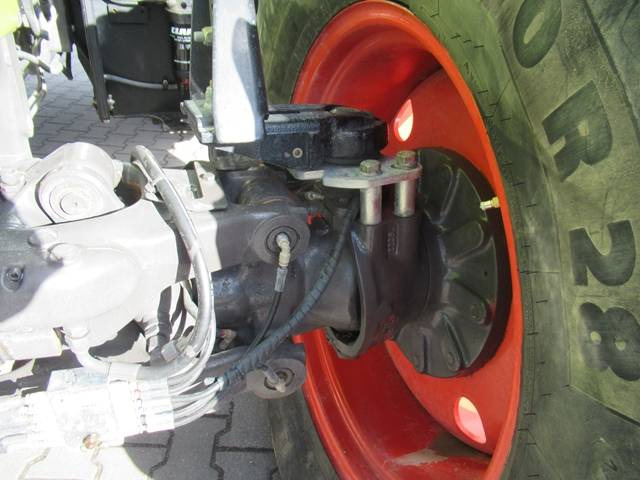 Farm tractor Claas Arion 620: picture 13