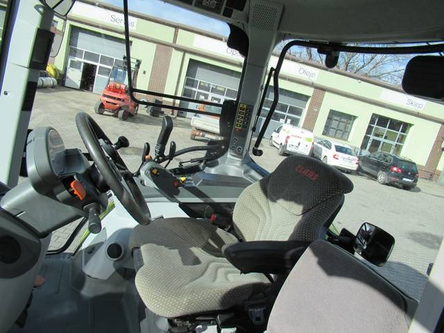 Farm tractor Claas Arion 620: picture 20