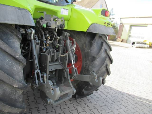 Farm tractor Claas Arion 620: picture 9