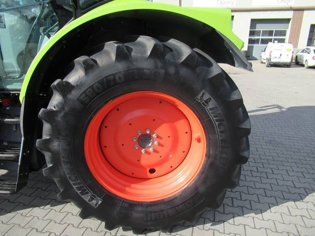 Farm tractor Claas Arion 620: picture 10