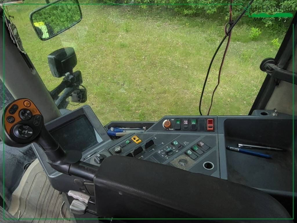 Farm tractor Claas Xerion 3300 Trac: picture 12 Farm tractor Claas Xerion 3300 Trac: picture 12