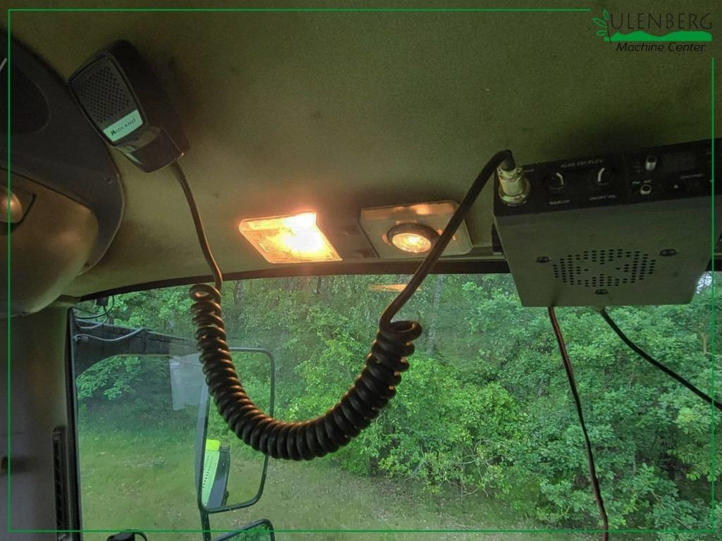 Farm tractor Claas Xerion 3300 Trac: picture 7 Farm tractor Claas Xerion 3300 Trac: picture 7