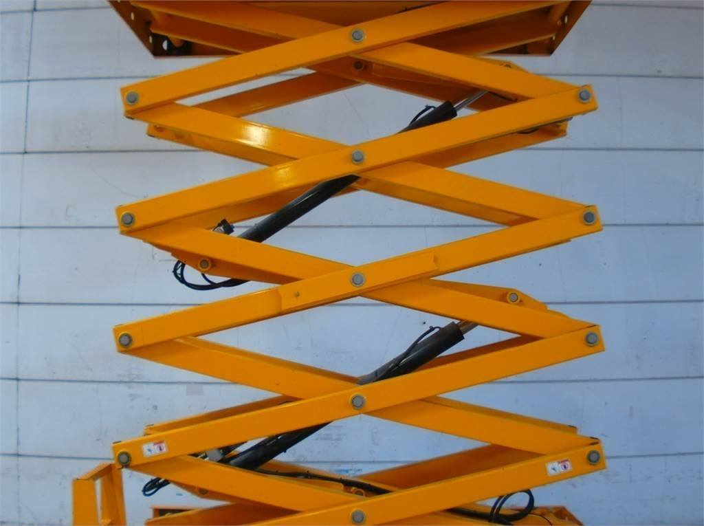 Scissor lift Haulotte Compact 12: picture 8